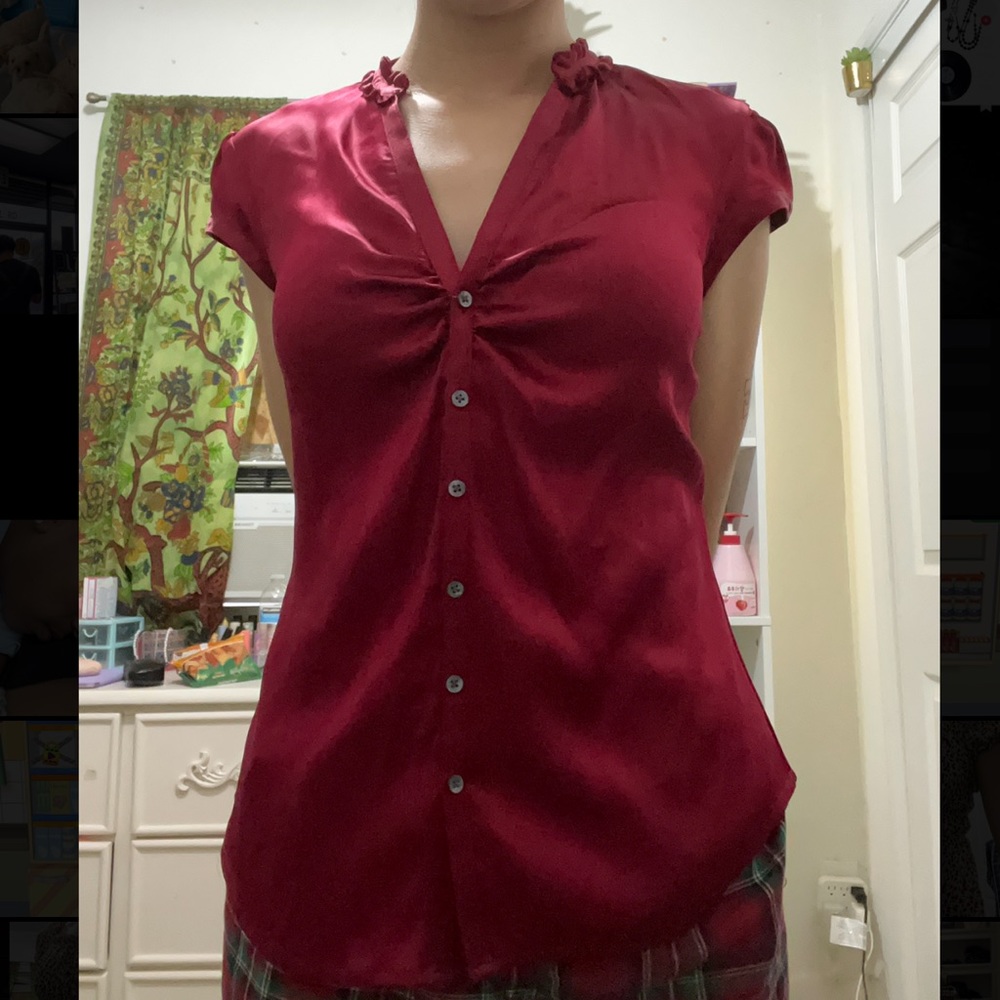 Cute red silk button up shirt ❤️